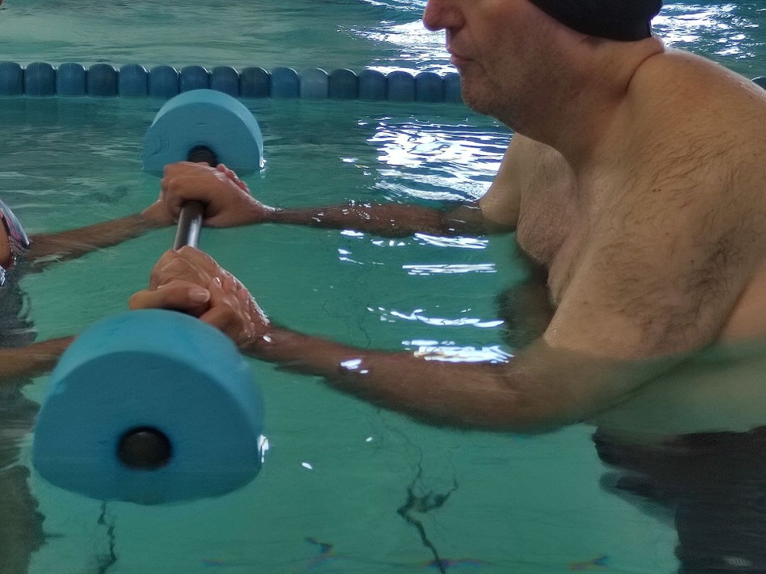 Ejercicios terapeúticos en la piscina